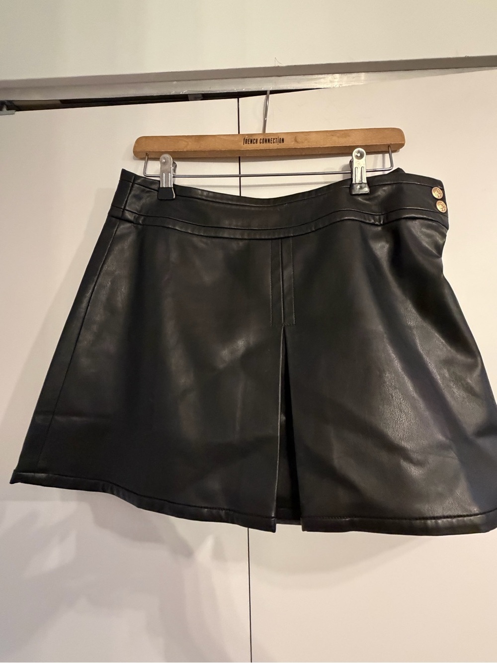 J Crew black Faux Leather Women’s mini skirt with Front Pleat size 6
